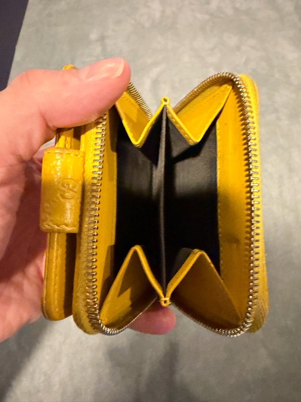 Gucci Made in Italy Embossed GG Zip Around Wallet in Mustard Yellow Leather - Picture 6 of 13